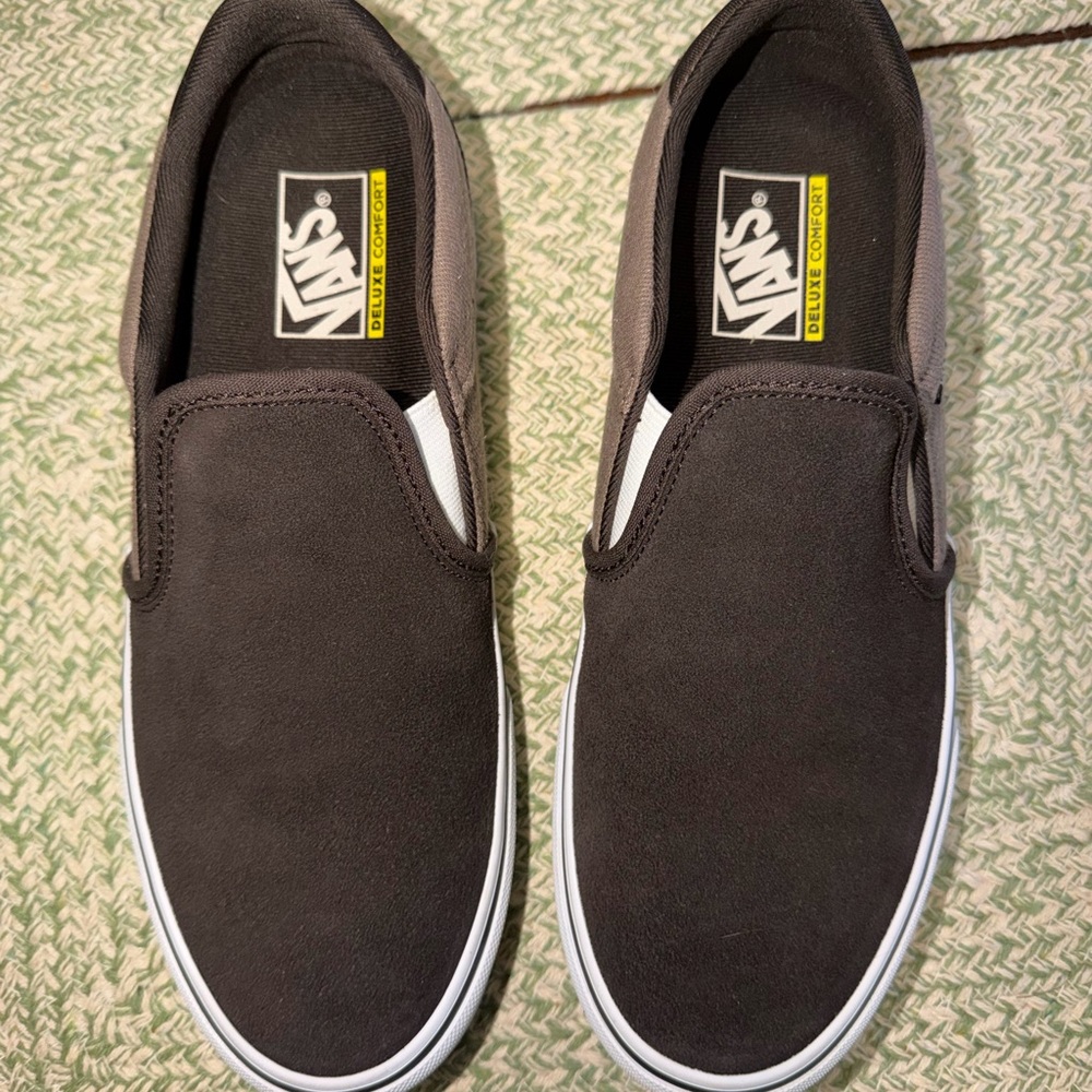 Vans Men's Asher Deluxe Slip-On Sneakers size 9 new/without box!!